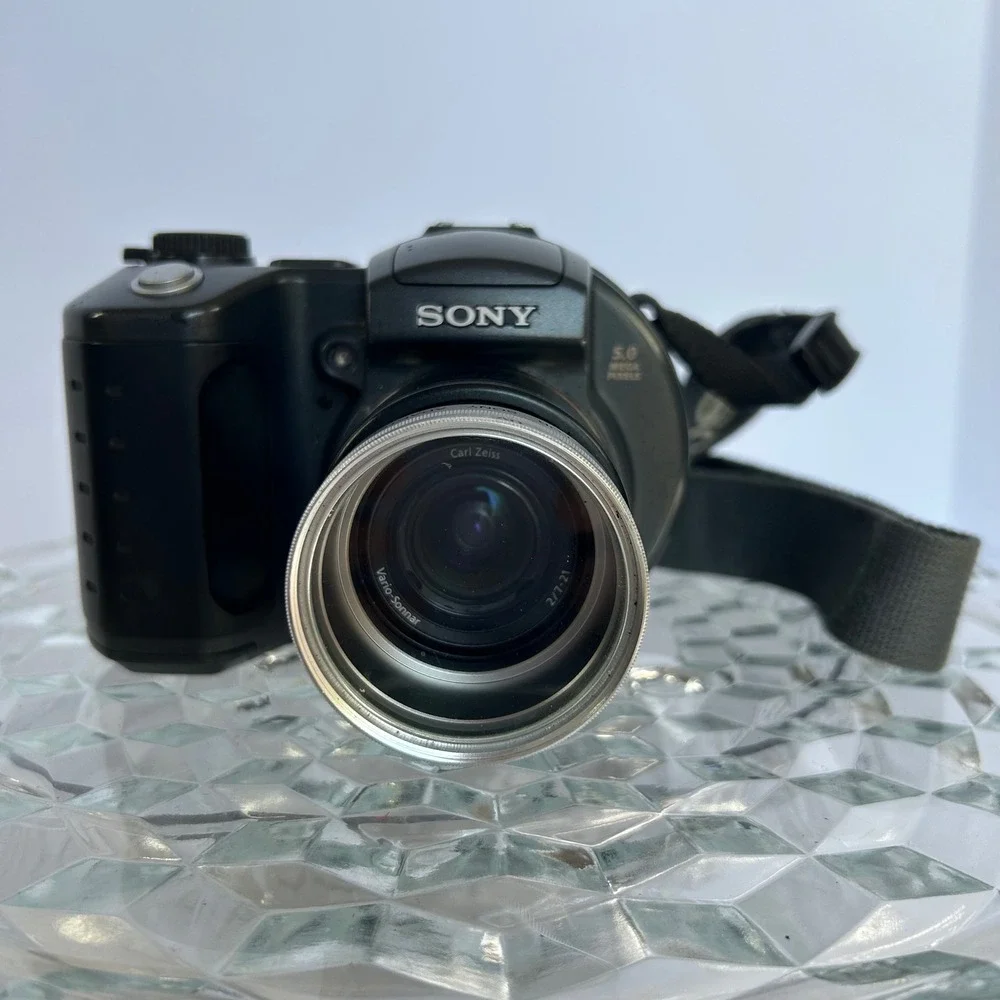 Sony Mavica MVC-CD500 5.0MP Digital Camera w/ Accessories, Case, Tripod and more